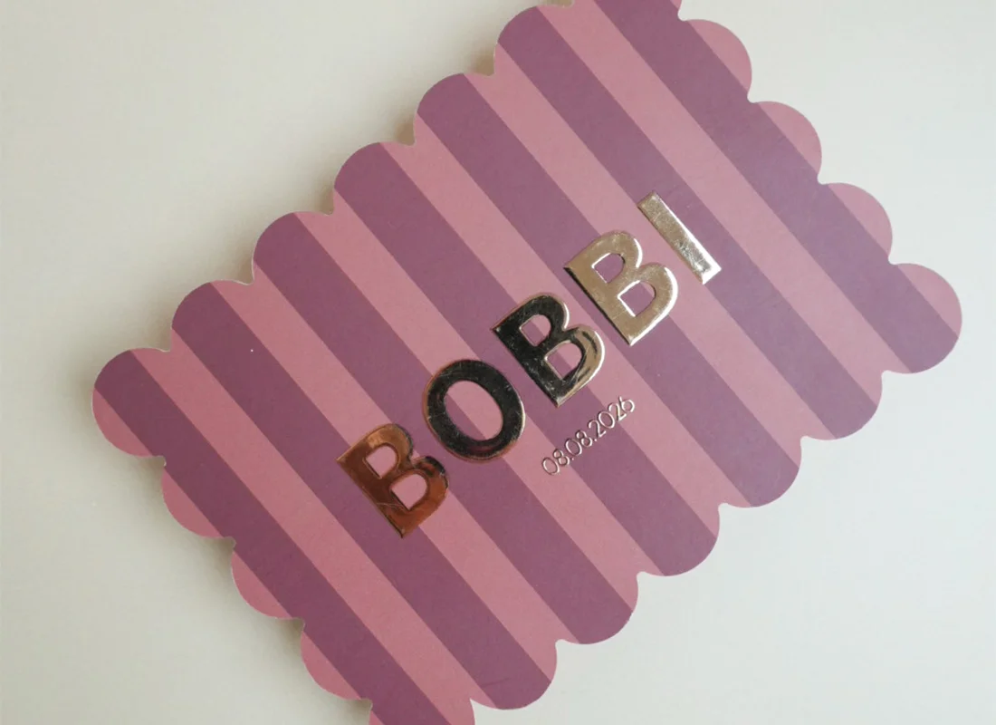 Geboortekaartje golvende stansvorm terra streepjes rosé folie Bobbi