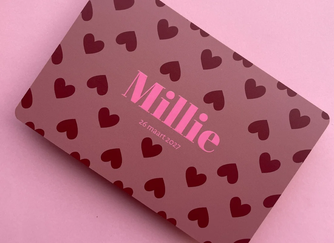 Geboortekaartje burgundy hartjes roze hoogglans Millie